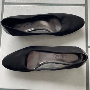 Circa Joan and David black wedge pumps